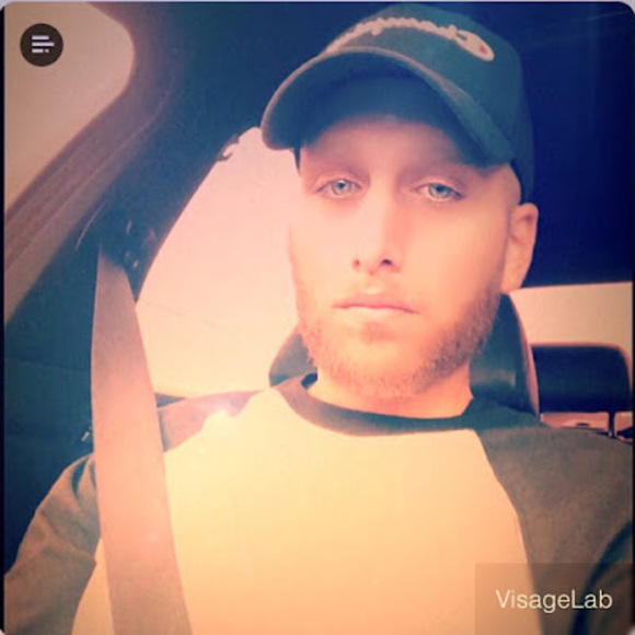 Meet your Posher, Issa - Picture 1 of 1